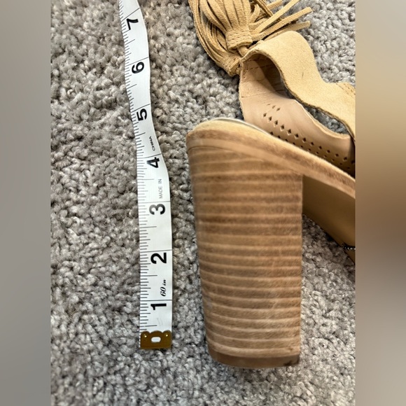 Gianni Bini Peep Toe Tassled Heels - Picture 8 of 8